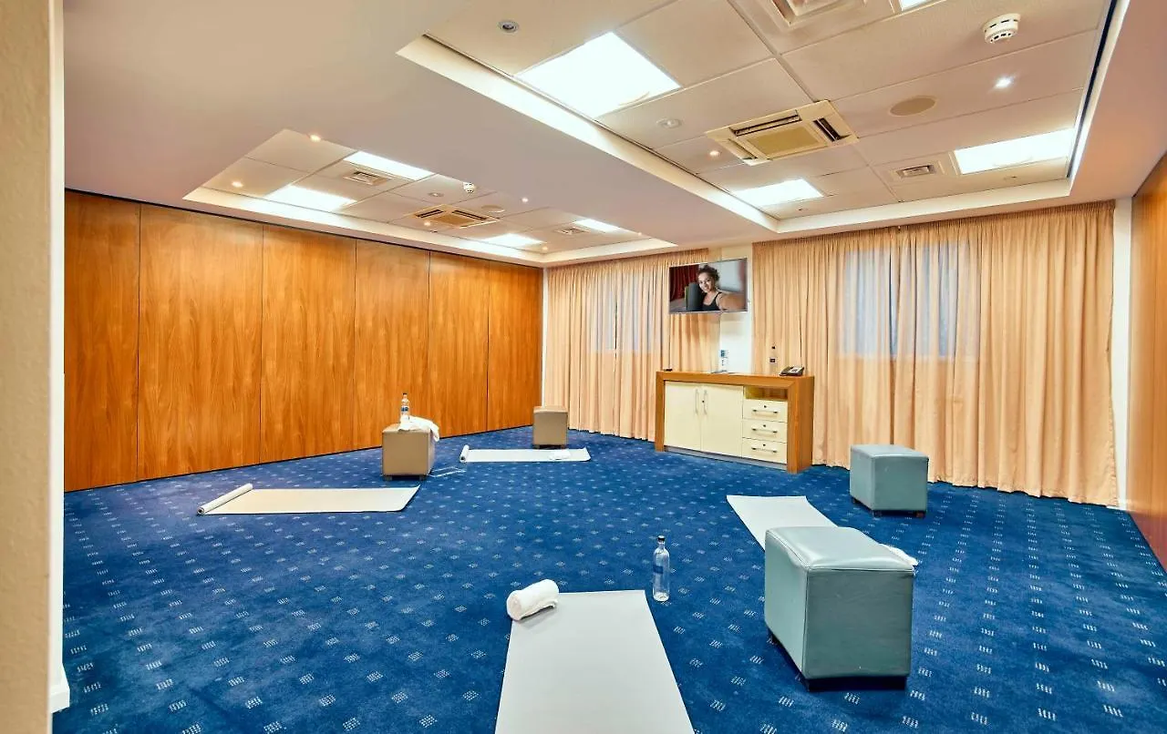 Holiday Inn Express London Stratford By Ihg 3*,
